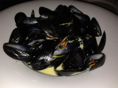 Blue cheese mussels (cambozola, leeks, black pepper) - $16